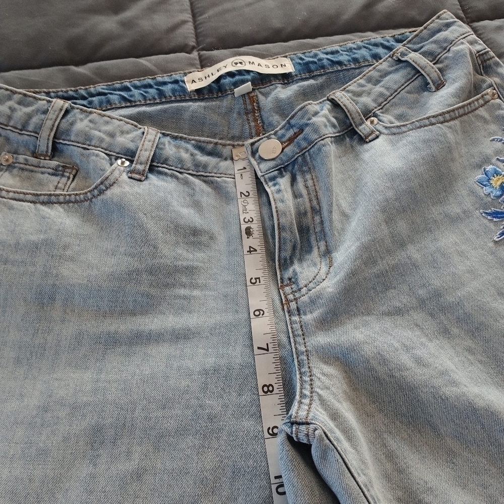Ashley Mason  Crop Jeans light blue Sz 11 - Picture 8 of 9